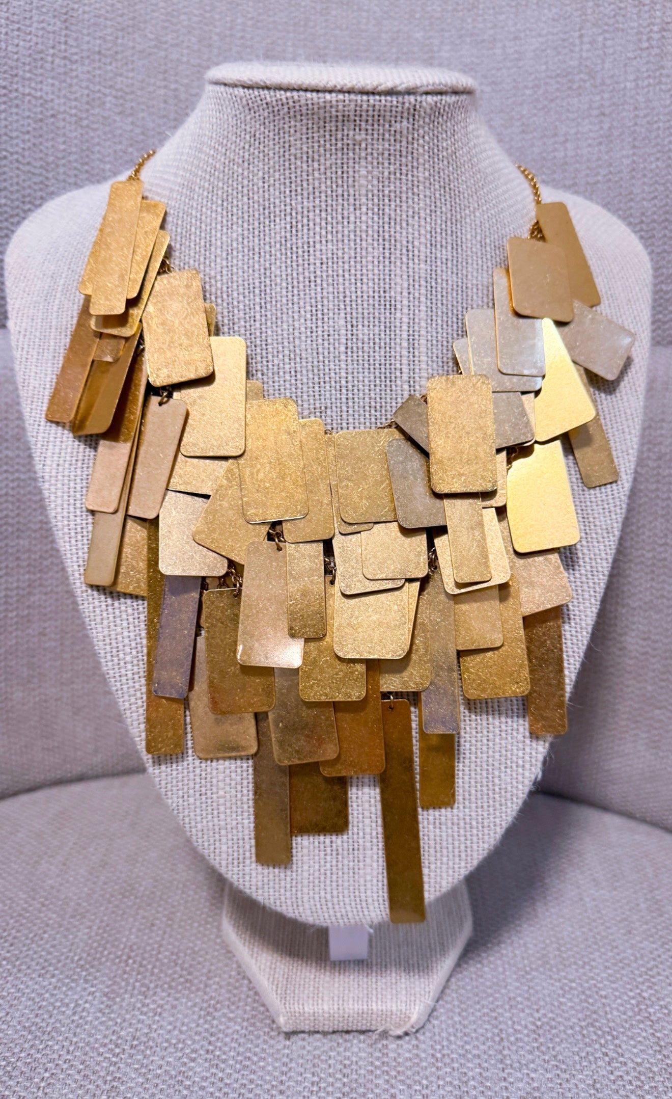 Eleonor neckale