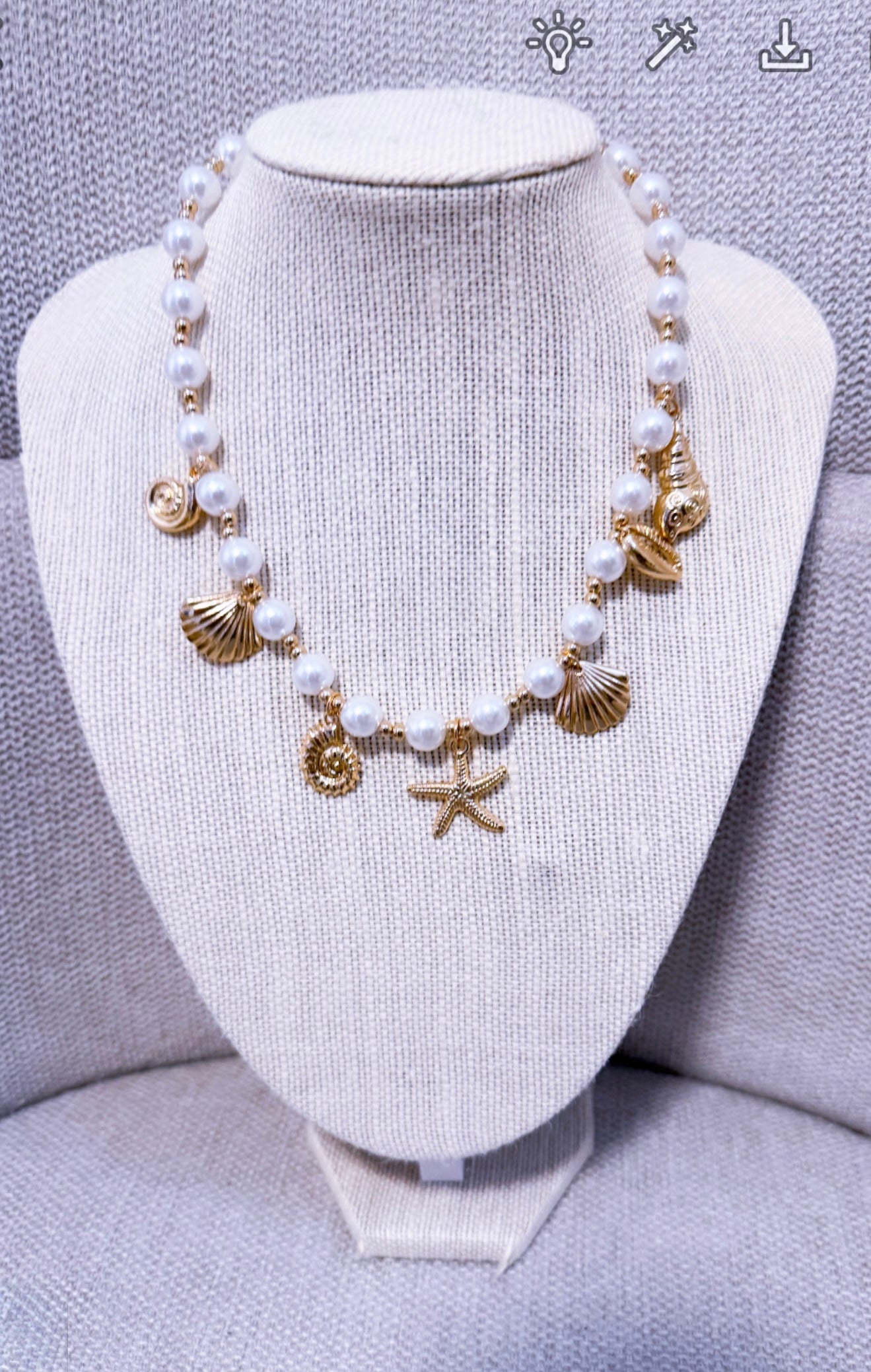 Danella neckale
