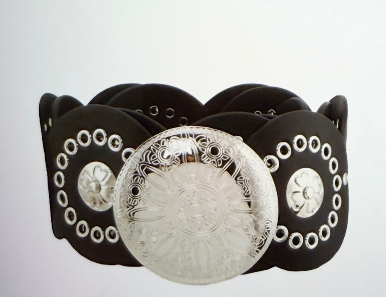 Circle cowboy belt