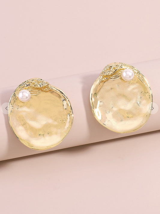 Pearl plate earing