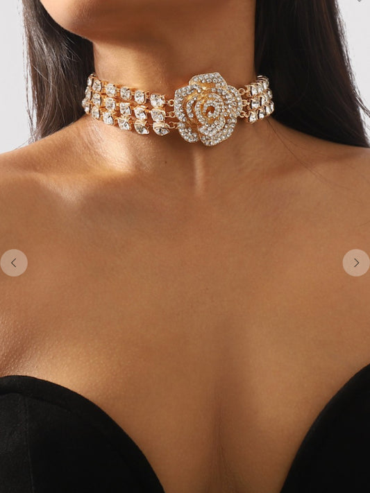 Petunia shoker necklace