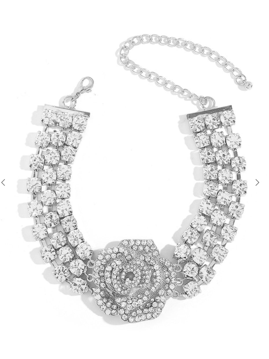 Petunia shoker necklace
