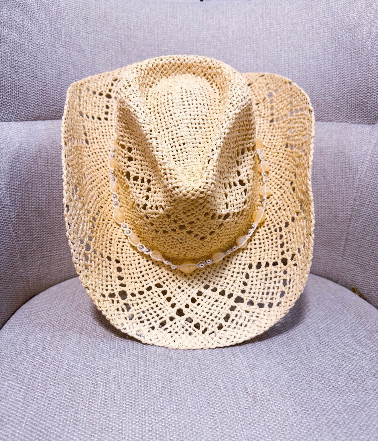 Demi hat